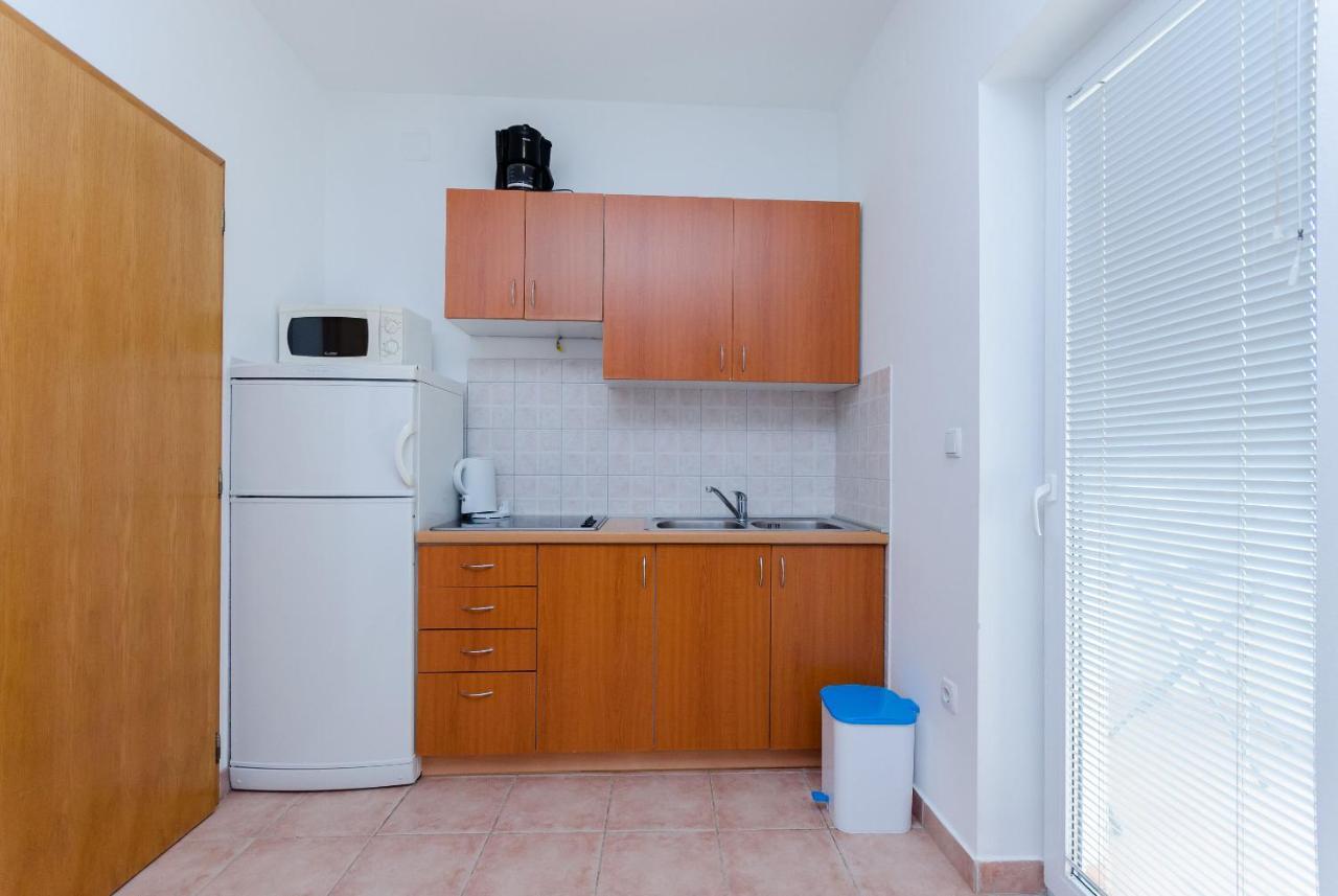 Apartments Alex Лопар Экстерьер фото