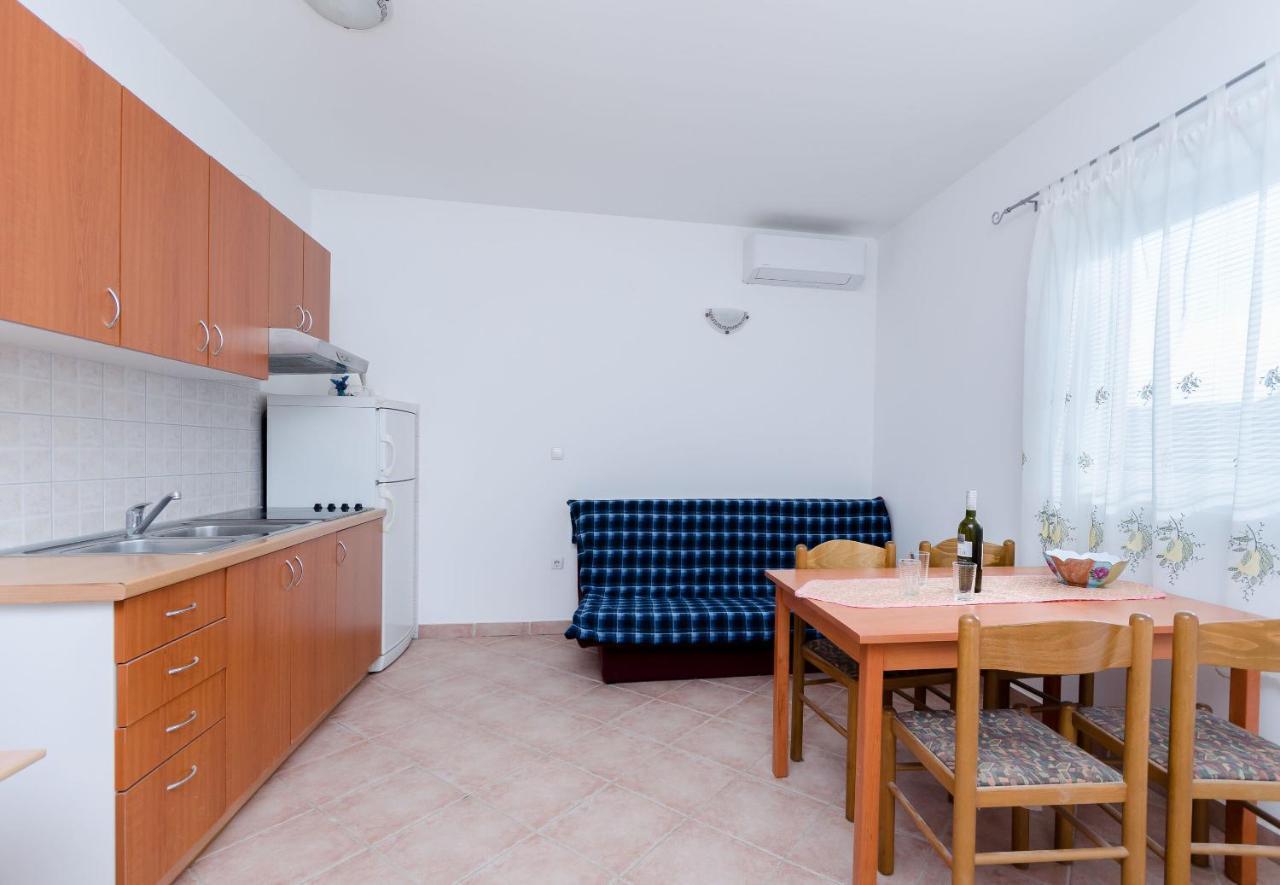 Apartments Alex Лопар Экстерьер фото