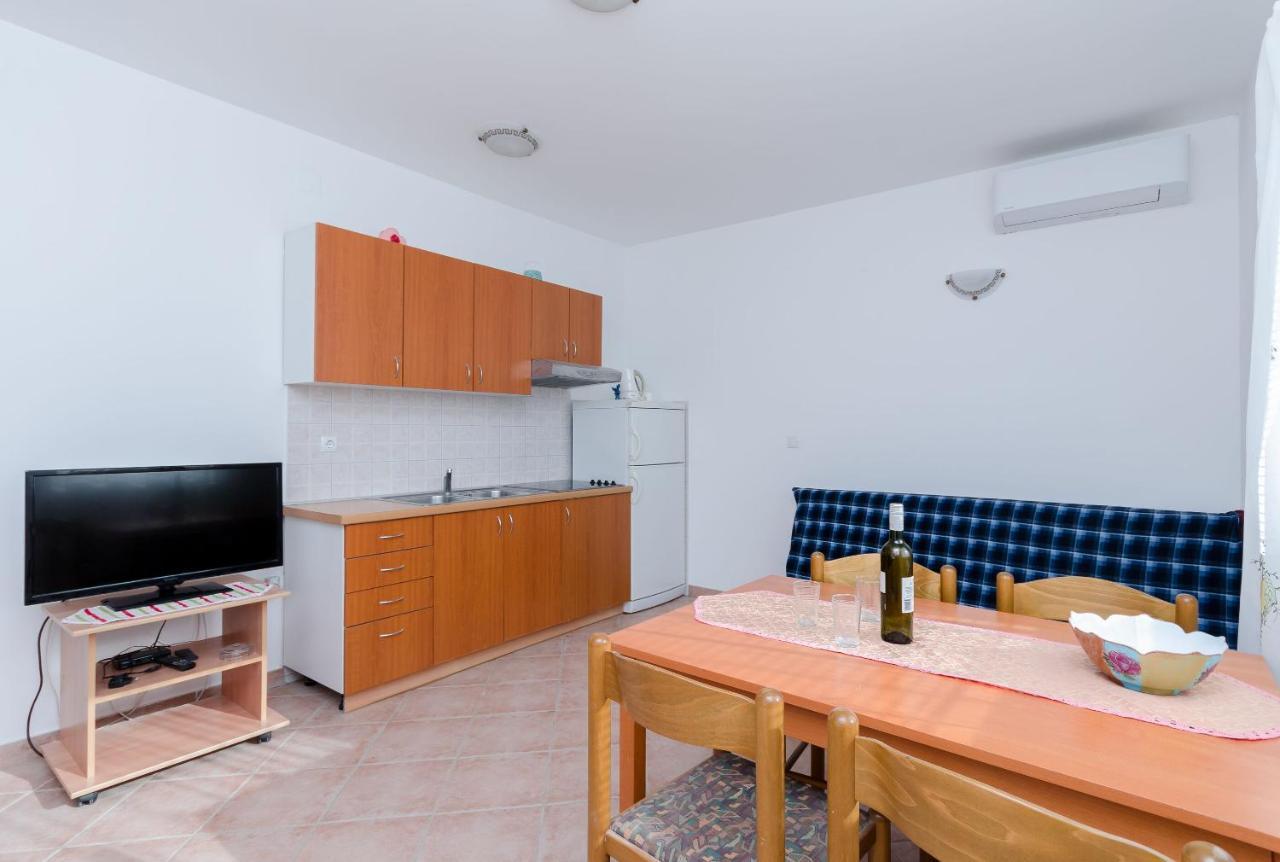 Apartments Alex Лопар Экстерьер фото